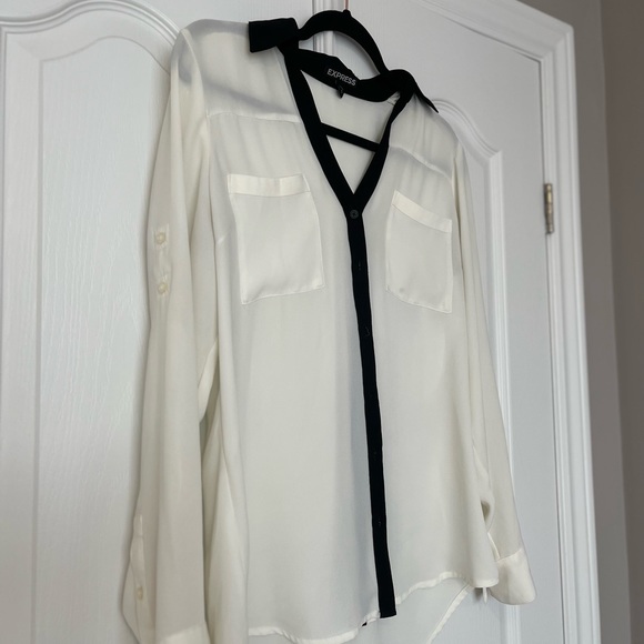 Express White Blouse with black detailing - Picture 3 of 4